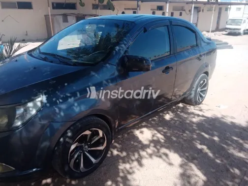 شيفروليه افيو 2016 أزرق غامق مستعملة للبيع - 1