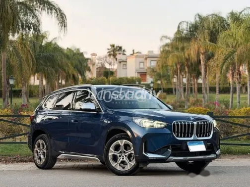 بي ام دبليو X1 2023 أزرق غامق مستعملة للبيع - 3
