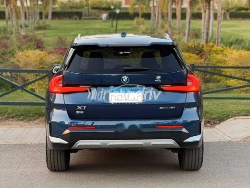 بي ام دبليو X1 2023 أزرق غامق مستعملة للبيع - 6