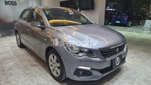 بيجو 301 2022 فضي مستعملة للبيع - 2