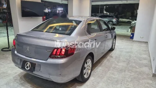 بيجو 301 2022 فضي مستعملة للبيع - 4