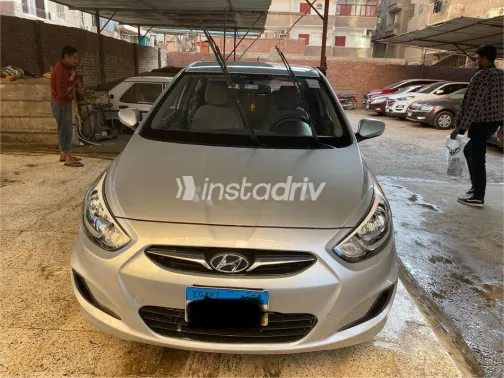 هيونداي اكسنت RB 2015 فضي مستعملة للبيع - 1