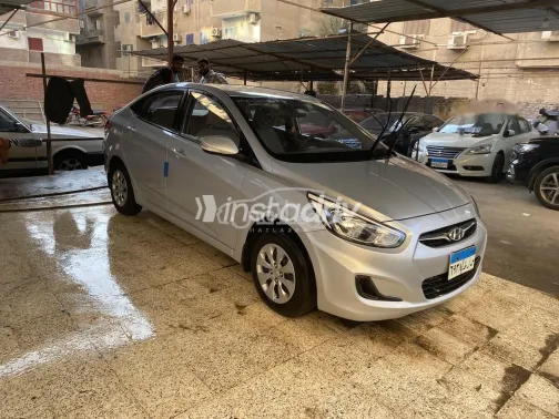 هيونداي اكسنت RB 2015 فضي مستعملة للبيع - 2