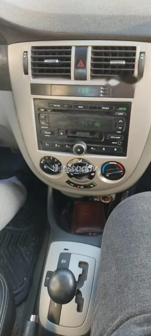 شيفروليه أوبترا 2011 فضي مستعملة للبيع - 2