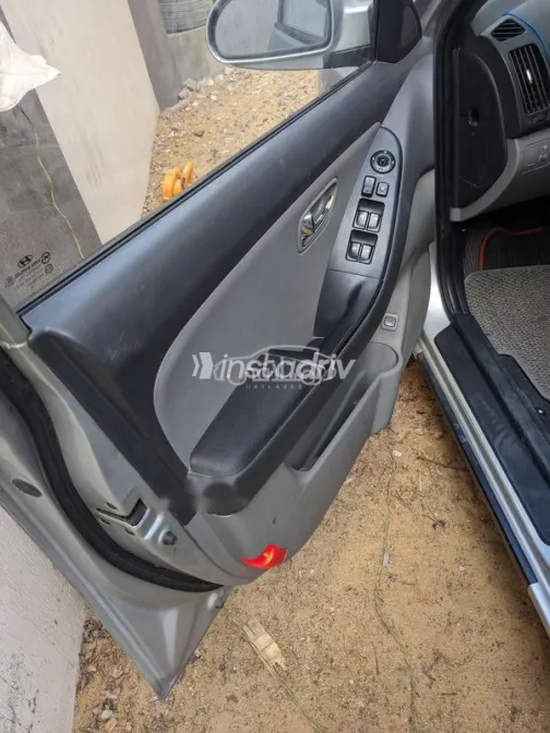 Hyundai Avante 2010 White Used for Sale - 6