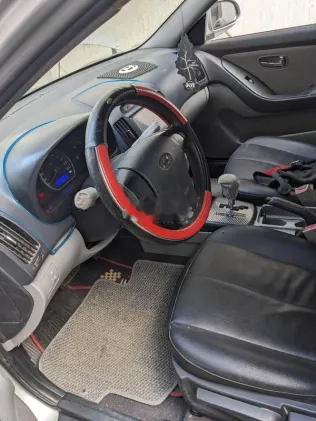 هيونداي افانتي 2010 أبيض مستعملة للبيع