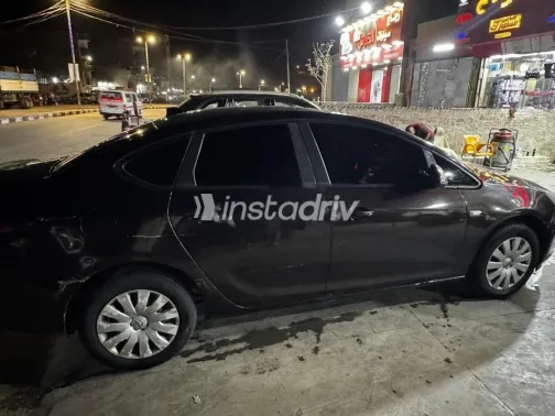 اوبل أسترا 2013 باذنجاني مستعملة للبيع - 3