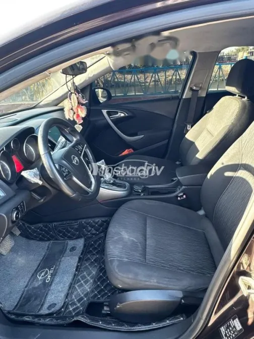اوبل أسترا 2013 باذنجاني مستعملة للبيع - 6