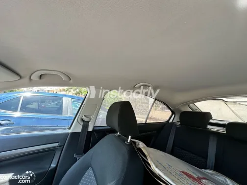 سكودا فانتازيا 2012 أبيض مستعملة للبيع - 2