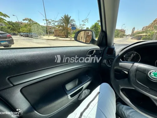 سكودا فانتازيا 2012 أبيض مستعملة للبيع - 8