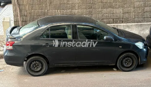 تويوتا ياريس 2009 أبيض مستعملة للبيع - 2