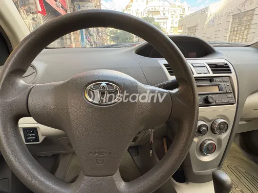 تويوتا ياريس 2009 أبيض مستعملة للبيع - 5