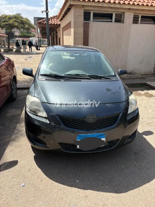 تويوتا ياريس 2009 أبيض مستعملة للبيع - 6