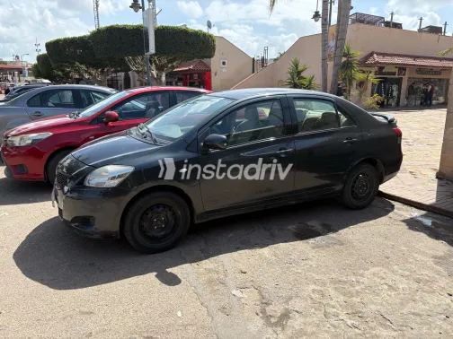 تويوتا ياريس 2009 أبيض مستعملة للبيع - 8