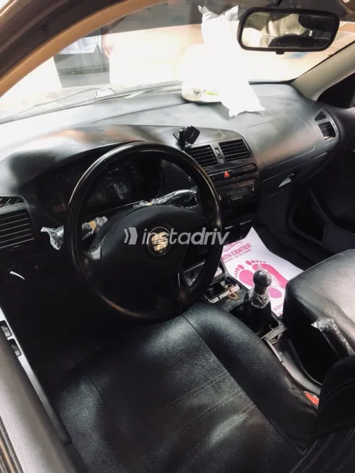 سيات ابيزا 2001 أبيض مستعملة للبيع - 1