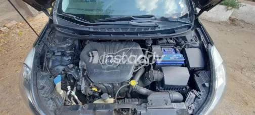 هيونداي افانتي 2012 أسود مستعملة للبيع - 6