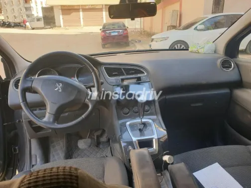 بيجو 5008 2016 أزرق غامق مستعملة للبيع - 5