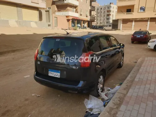 بيجو 5008 2016 أزرق غامق مستعملة للبيع - 10