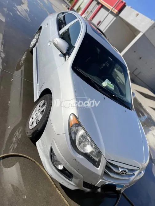 Hyundai Elantra HD 2019 White Used for Sale - 1