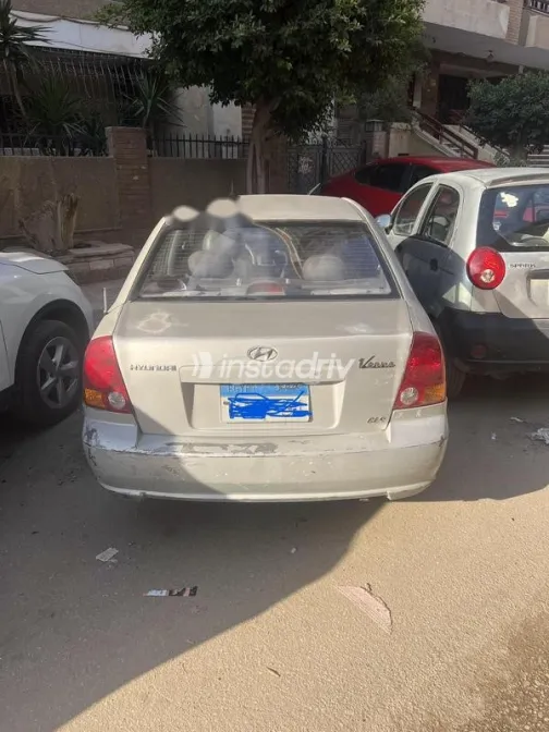 هيونداي فيرنا 2010 فضي مستعملة للبيع - 2
