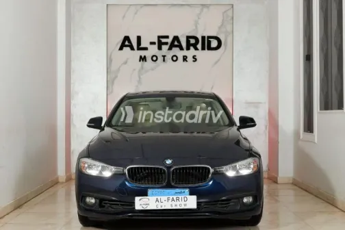 بي ام دبليو 218 i 2017 أزرق غامق مستعملة للبيع - 1