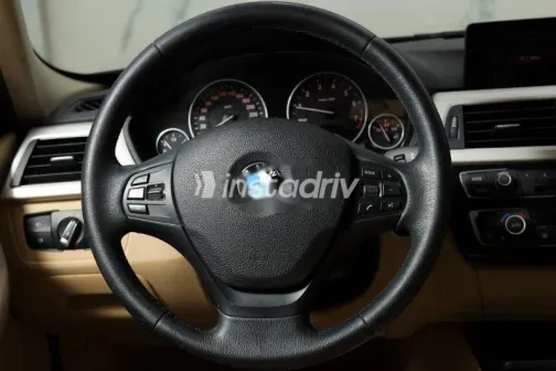 بي ام دبليو 218 i 2017 أزرق غامق مستعملة للبيع - 8