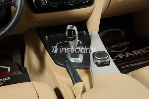 بي ام دبليو 218 i 2017 أزرق غامق مستعملة للبيع - 9