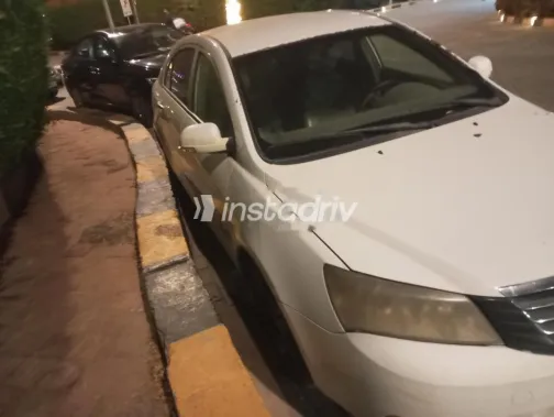 جيلي امجراند 7 2014 أبيض مستعملة للبيع - 3