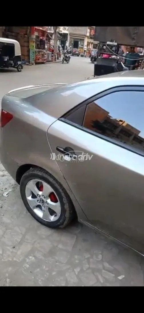 كيا سيراتو 2012 برونزي مستعملة للبيع - 3