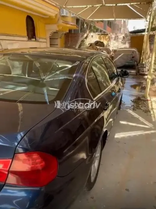 بي ام دبليو 316 2010 أزرق غامق مستعملة للبيع - 1