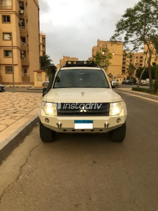 Mitsubishi Pajero 2011 White Used for Sale - 2