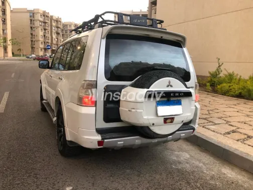 Mitsubishi Pajero 2011 White Used for Sale - 3