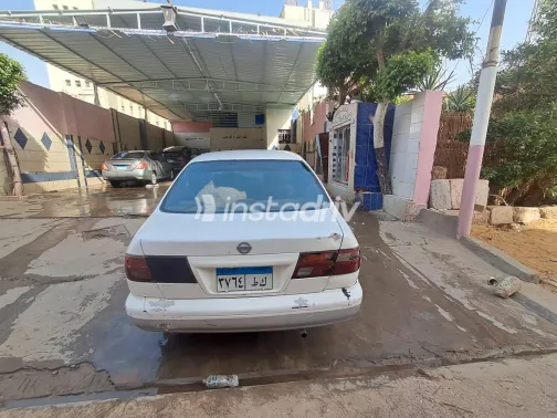 Nissan Sunny 2000 White Used for Sale - 8