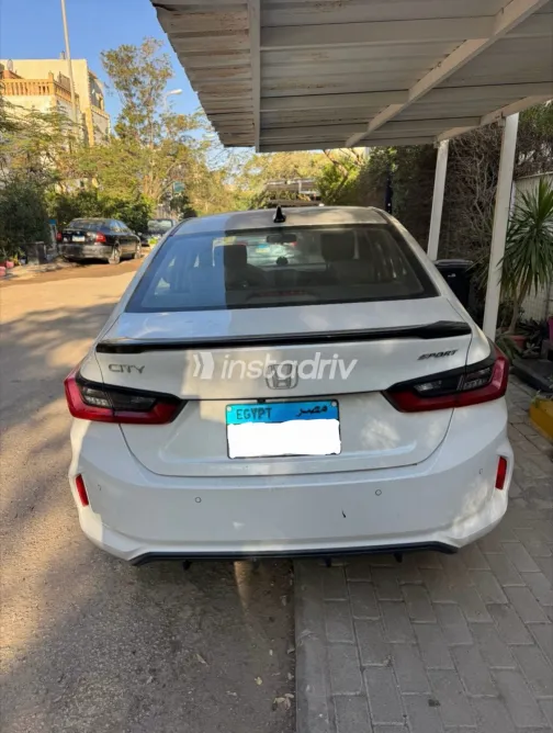 هوندا سيتى 2022 أبيض مستعملة للبيع - 7