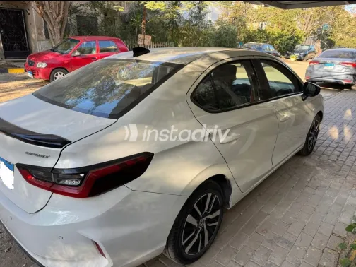 هوندا سيتى 2022 أبيض مستعملة للبيع - 8