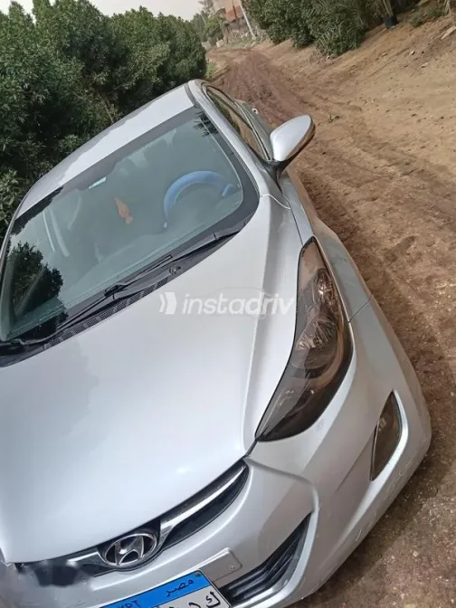 هيونداي افانتي 2012 فضي مستعملة للبيع - 1