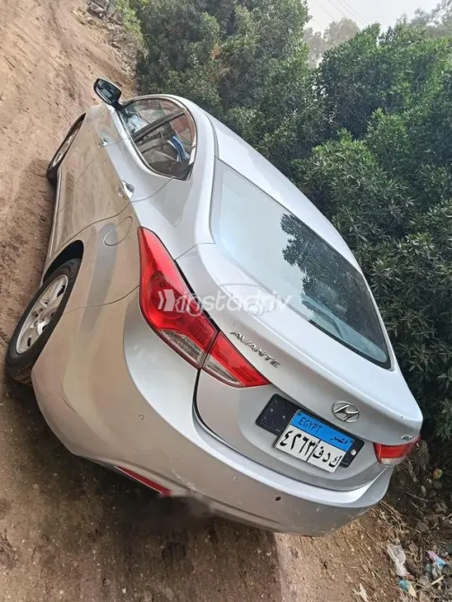 هيونداي افانتي 2012 فضي مستعملة للبيع - 2