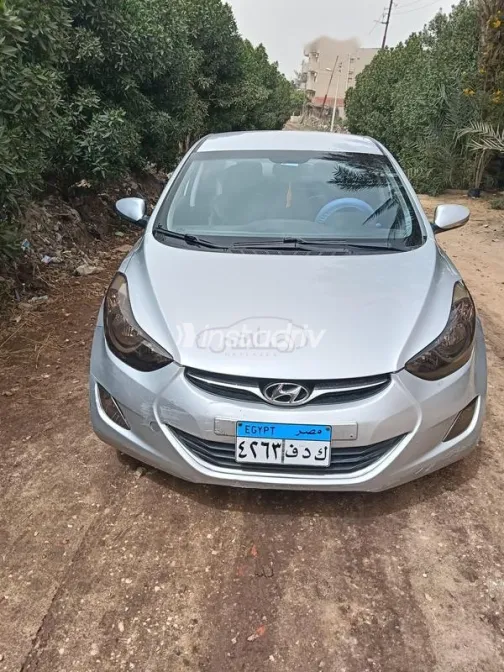 هيونداي افانتي 2012 فضي مستعملة للبيع - 3