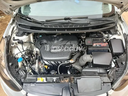 هيونداي افانتي 2012 فضي مستعملة للبيع - 5