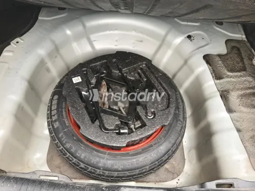 هيونداي افانتي 2012 فضي مستعملة للبيع - 7