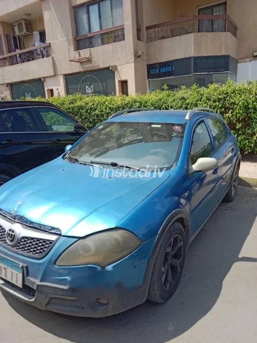 بريليانس frv كروس 2013 أزرق مستعملة للبيع - 2