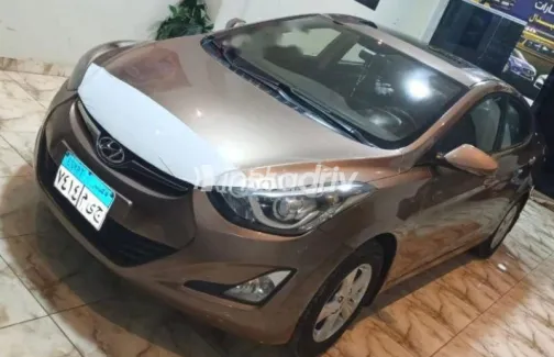 هيونداي إلنترا 2015 ذهبي مستعملة للبيع - 1