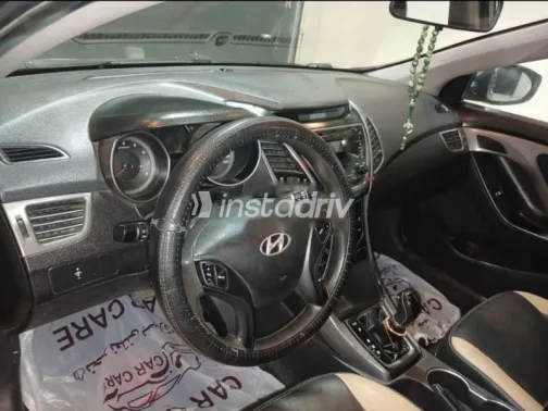 هيونداي إلنترا 2015 ذهبي مستعملة للبيع - 2