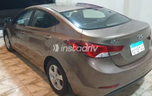 هيونداي إلنترا 2015 ذهبي مستعملة للبيع - 3