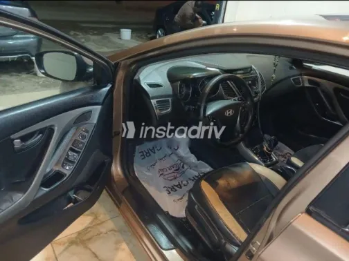 هيونداي إلنترا 2015 ذهبي مستعملة للبيع - 4