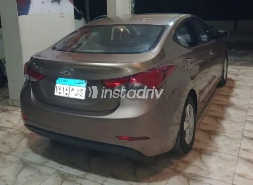 هيونداي إلنترا 2015 ذهبي مستعملة للبيع - 5