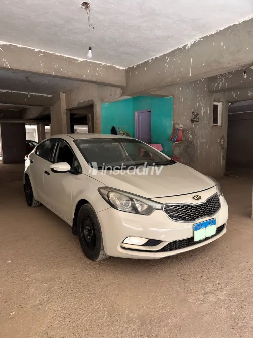 كيا سيراتو 2014 أبيض مستعملة للبيع - 1