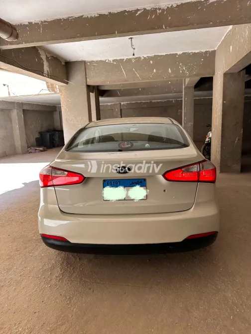 كيا سيراتو 2014 أبيض مستعملة للبيع - 2