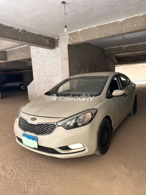 كيا سيراتو 2014 أبيض مستعملة للبيع - 3