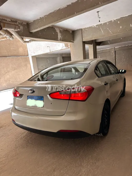 كيا سيراتو 2014 أبيض مستعملة للبيع - 4